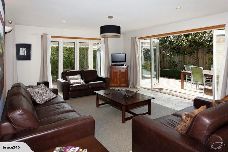 Photo of property in 32 Wai-iti Terrace, Burnside, Christchurch, 8052