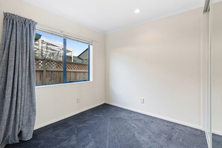 Photo of property in 2 Reid Road, New Lynn, Auckland, 0600