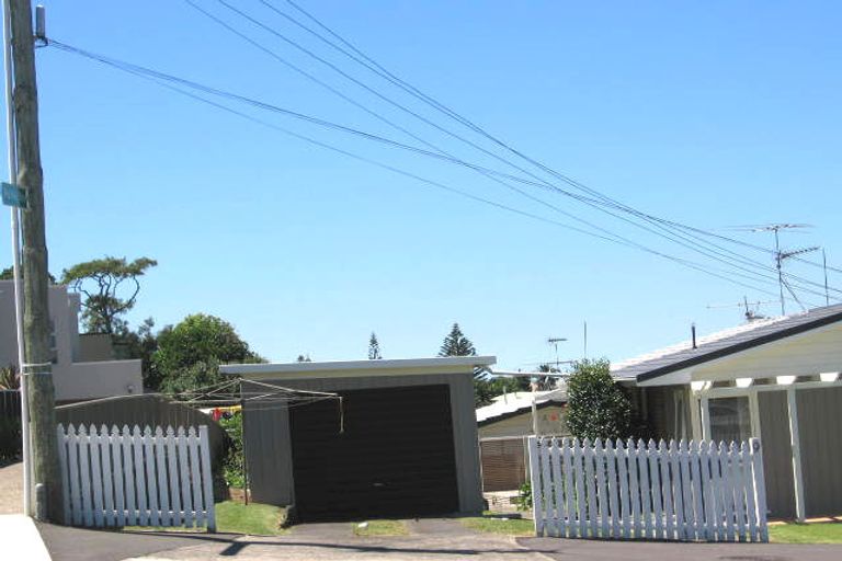 Photo of property in 2/9 East Coast Road, Milford, Auckland, 0620