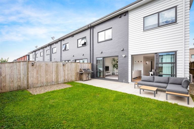 Photo of property in 24 Vincent Mcgrath Crescent, Swanson, Auckland, 0614