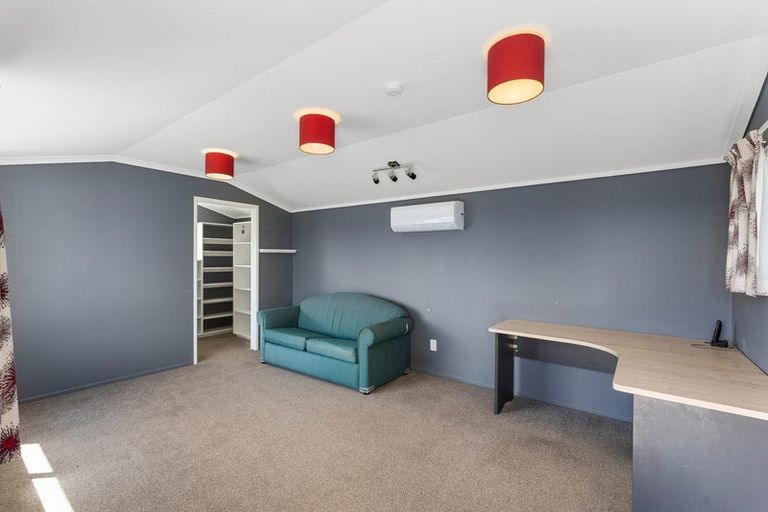 Photo of property in 28 Drake Street, Waikawa Beach, Levin, 5573