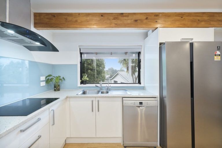 Photo of property in 50 Rhinevale Close, Henderson, Auckland, 0612