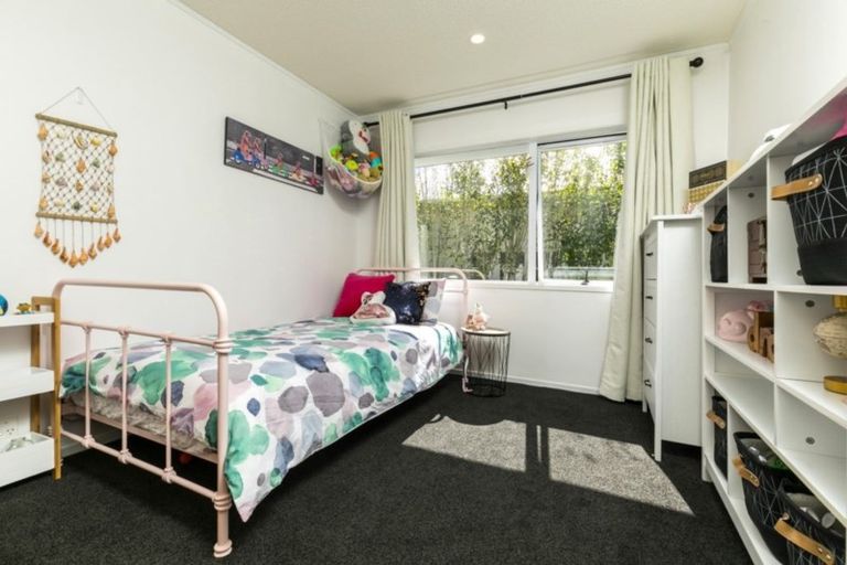 Photo of property in 30a William Bond Street, Stanley Point, Auckland, 0624