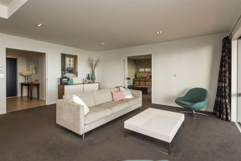 Photo of property in 25 Parkridge Place, Mount Pleasant, Christchurch, 8081