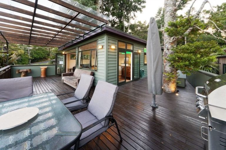 Photo of property in 66 Otitori Bay Road, Titirangi, Auckland, 0604
