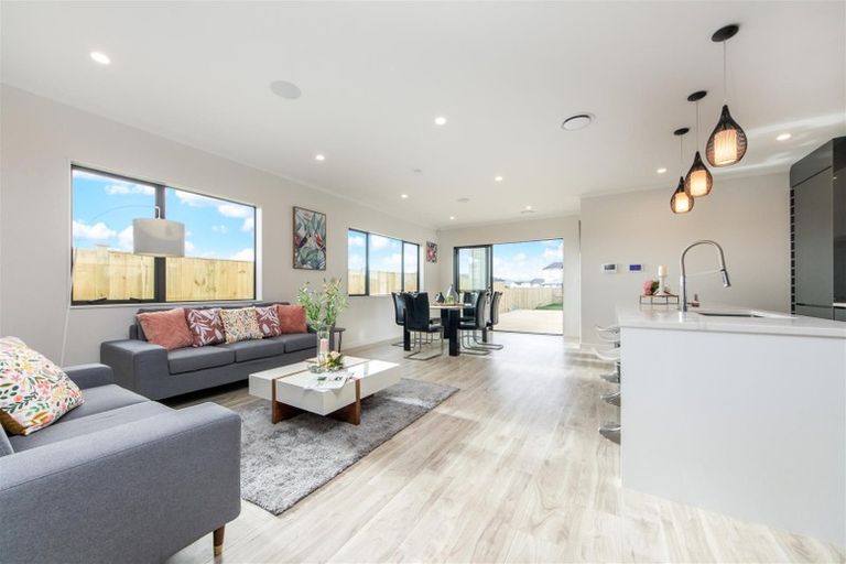 Photo of property in 45 Drumconnell Drive, Flat Bush, Auckland, 2019