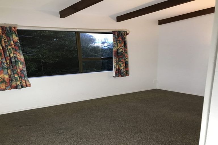 Photo of property in 16 Telstar Place, Beach Haven, Auckland, 0626