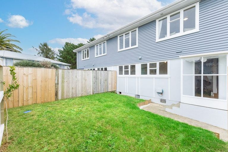 Photo of property in 76-78 Sievers Grove, Cannons Creek, Porirua, 5024