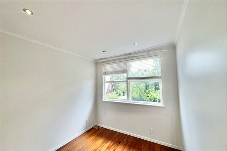 Photo of property in 19 Awaroa Road, Sunnyvale, Auckland, 0612