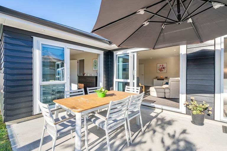 Photo of property in 6 Poulson Grove, Trentham, Upper Hutt, 5018