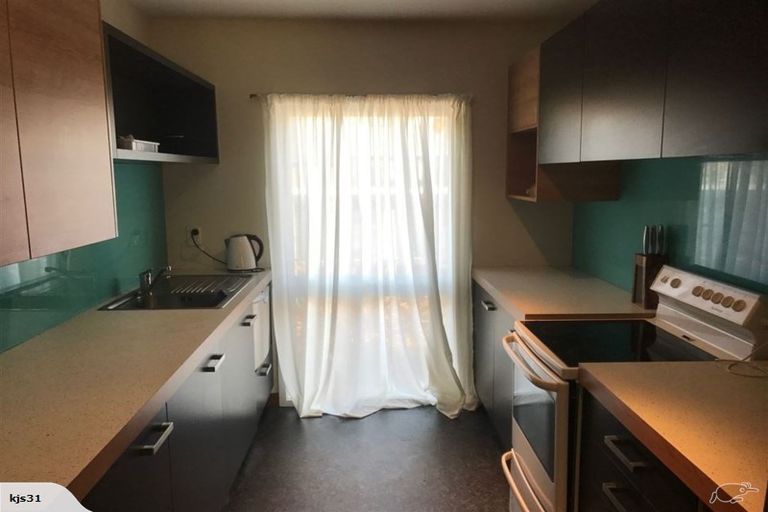 Photo of property in 14 Raekura Place, Redcliffs, Christchurch, 8081