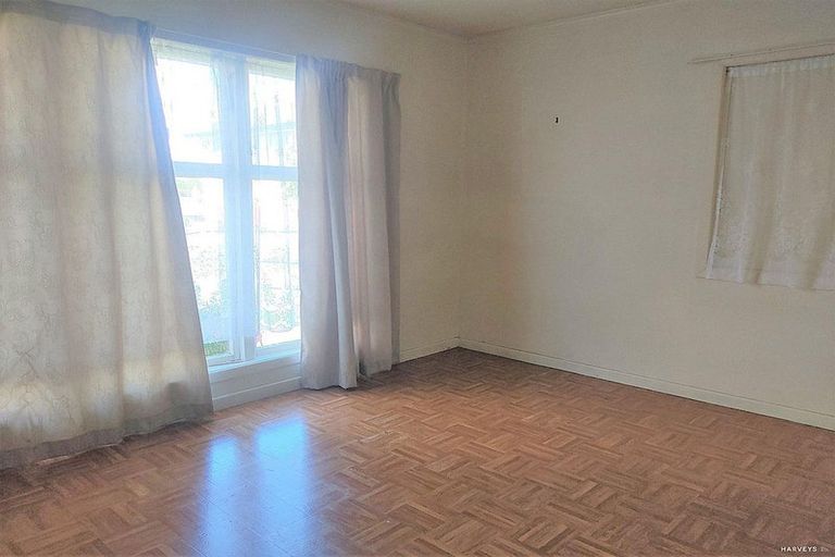 Photo of property in 23 Toru Street, Te Atatu Peninsula, Auckland, 0610