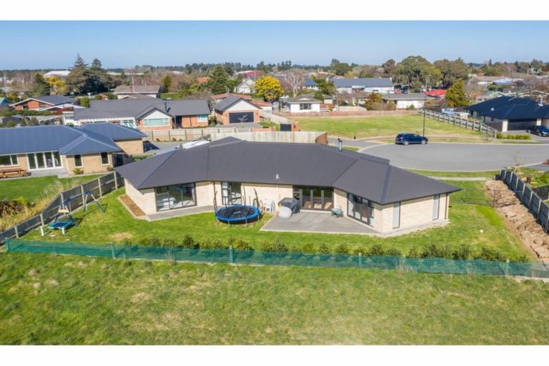 Photo of property in 7 Dundee Close, Darfield, 7510