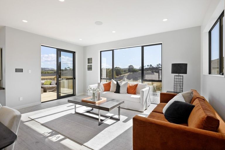 Photo of property in 28 Takurua Terrace, Orewa, 0931