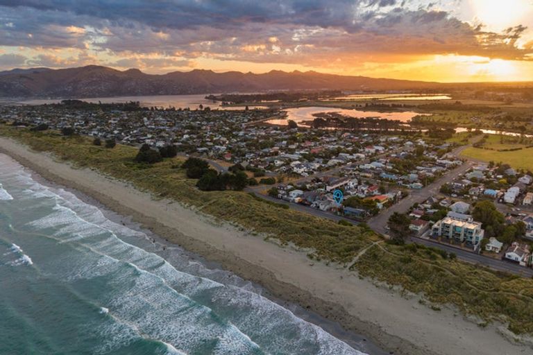 Photo of property in 278 Marine Parade, New Brighton, Christchurch, 8061