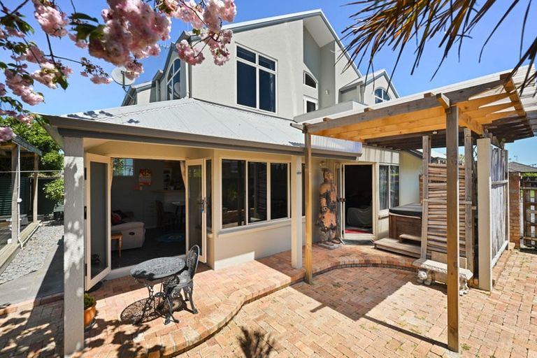 Photo of property in 12 Dover Road, St Andrews, Hamilton, 3200