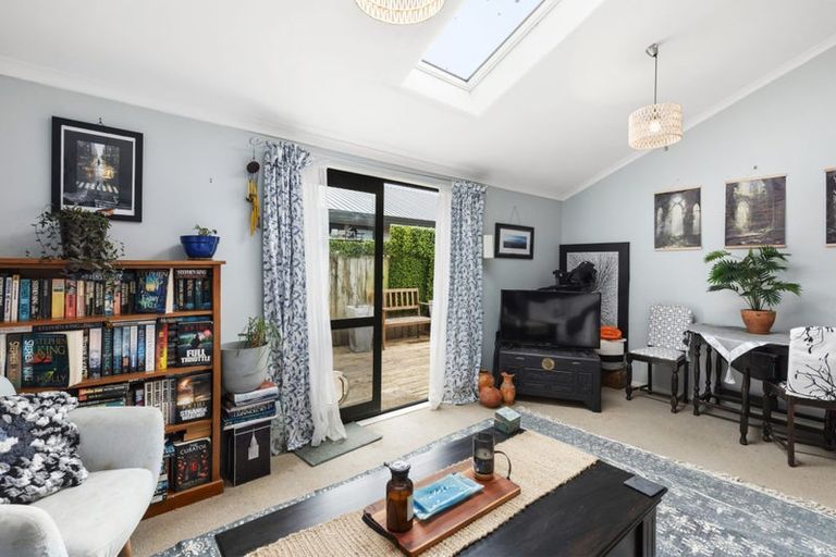 Photo of property in 114 Broderick Road, Johnsonville, Wellington, 6037