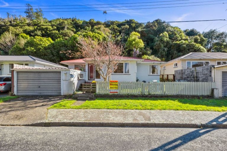 Photo of property in 16 Sunny Grove, Wainuiomata, Lower Hutt, 5014