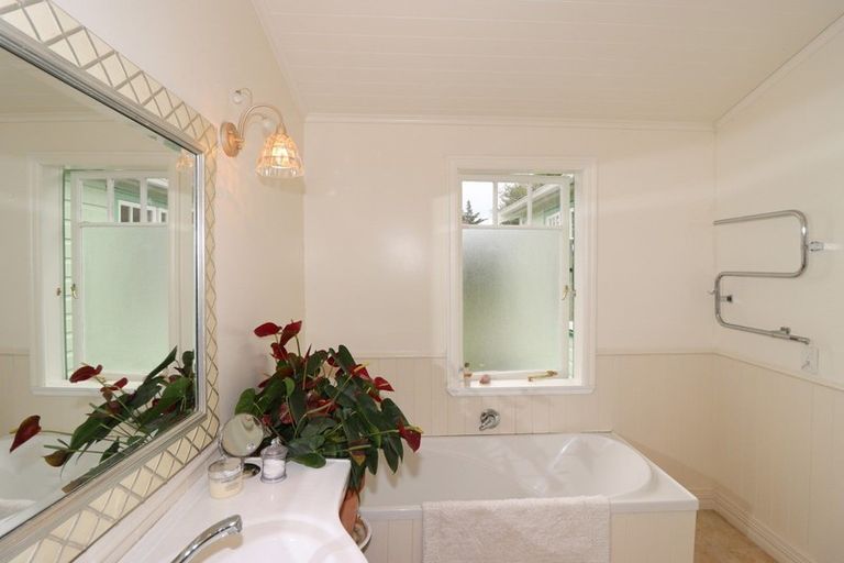 Photo of property in 206 Main Street, Greytown, 5712