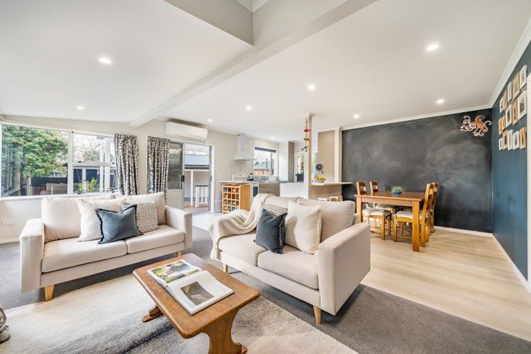 Photo of property in 12 Coates Grove, Silverstream, Upper Hutt, 5019