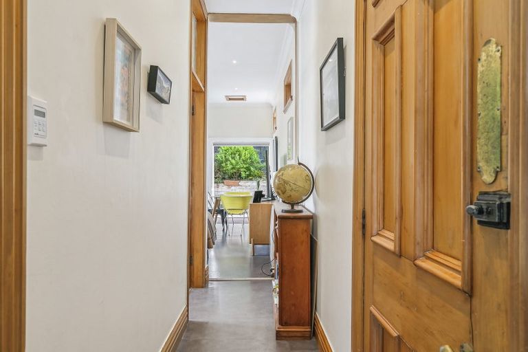 Photo of property in 17 Upper Bourke Street, Kilbirnie, Wellington, 6022