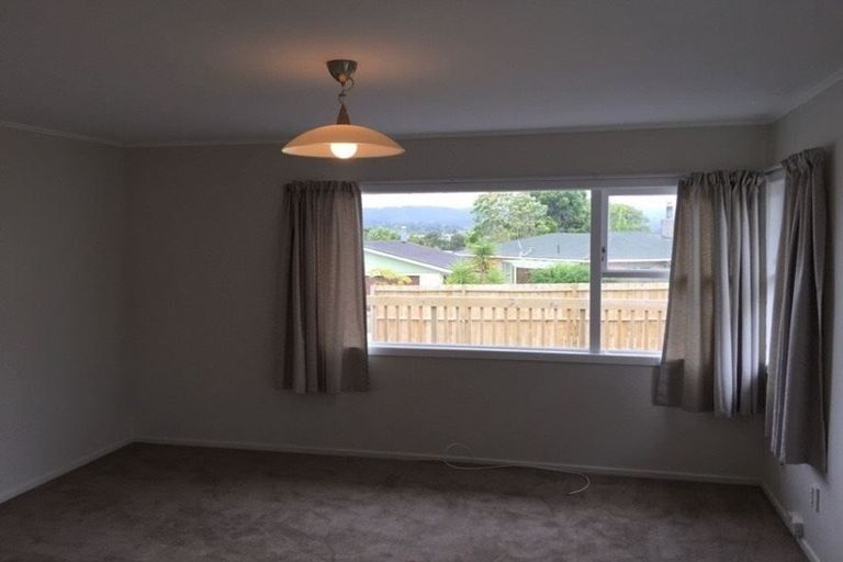 Photo of property in 10 Kaikoura Street, Henderson, Auckland, 0612