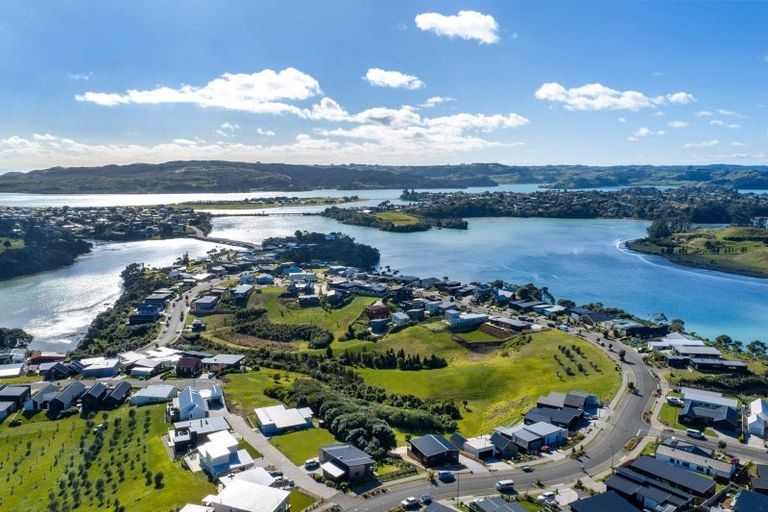 Photo of property in 2 Koromiko Lane, Raglan, 3225
