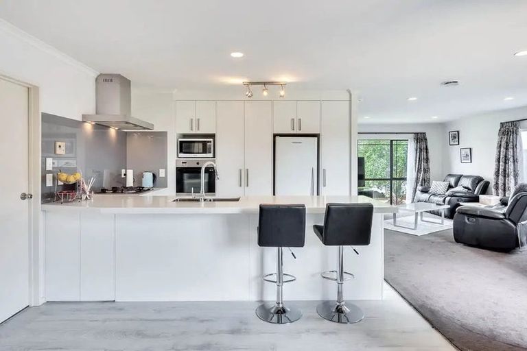 Photo of property in 23 Croftview Road, Wattle Downs, Auckland, 2103