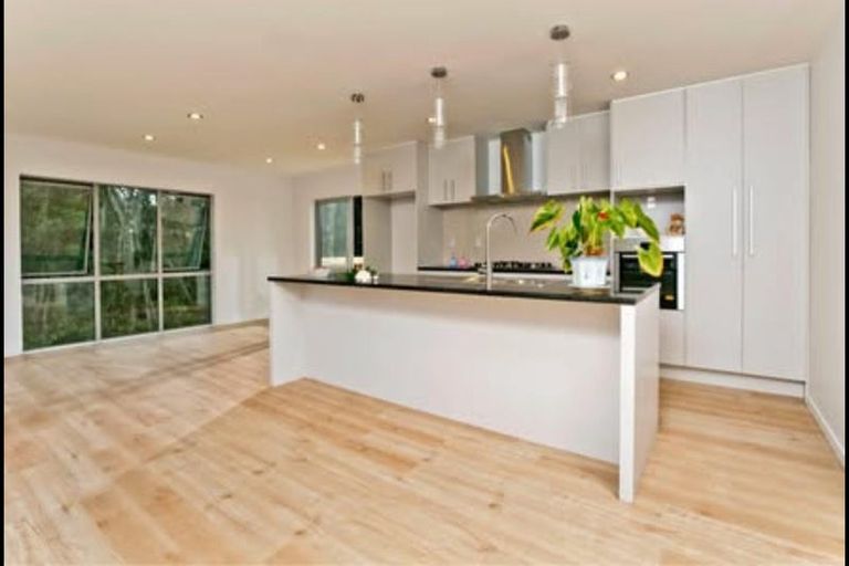 Photo of property in 98 Tiriwa Drive, Massey, Auckland, 0614