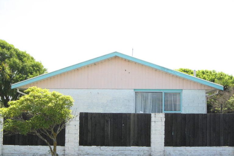 Photo of property in 15 Saint Heliers Crescent, Aranui, Christchurch, 8061