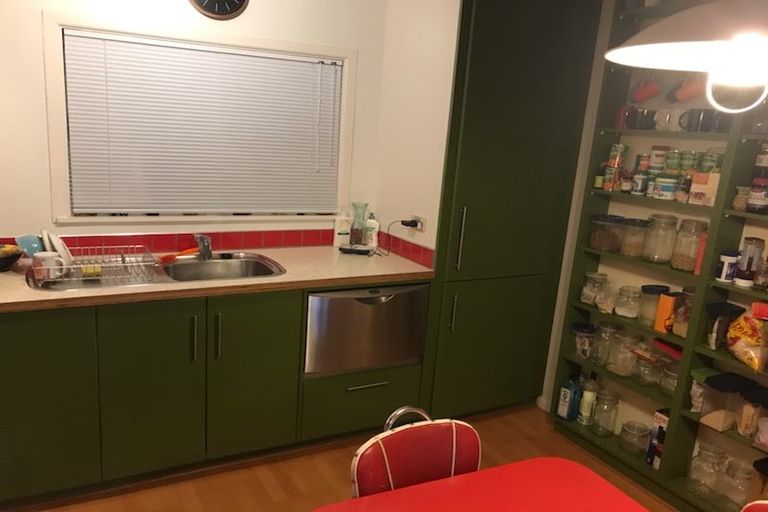 Photo of property in Kingsgate Flats, 10 Austin Street, Mount Victoria, Wellington, 6011