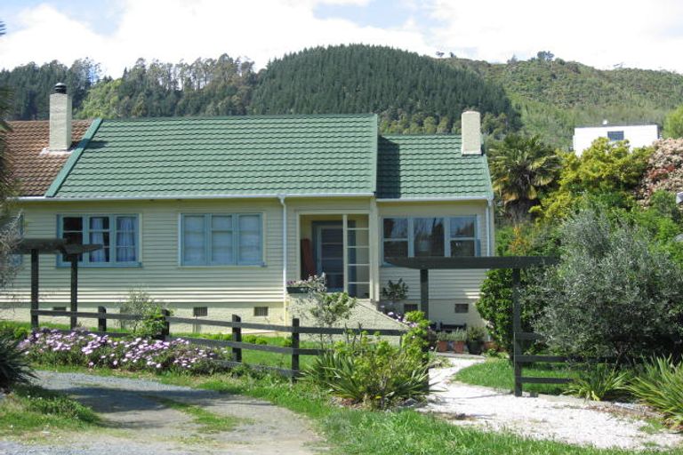 Photo of property in 31 Tipahi Street, Nelson South, Nelson, 7010