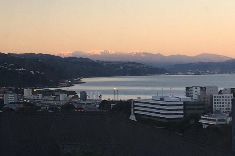 Photo of property in 4/15 Upper Lewisville Terrace, Thorndon, Wellington, 6011