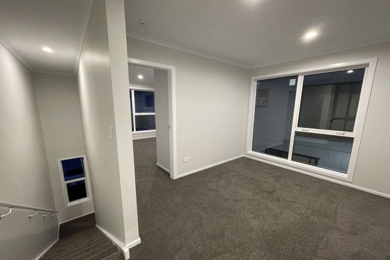 Photo of property in 16 Koreke Close, Kenepuru, Porirua, 5022