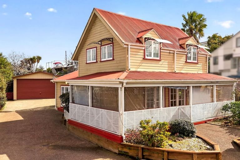 Photo of property in 60 Makora Road, Massey, Auckland, 0614