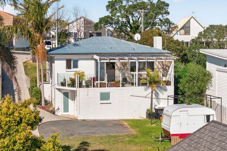 Photo of property in 954 Whangaparaoa Road, Manly, Whangaparaoa, 0930