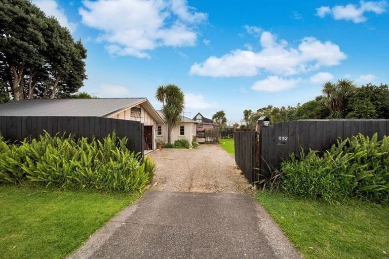 Photo of property in 1152 South Road, Oakura, 4314