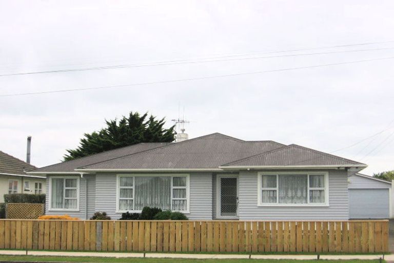 Photo of property in 16 Carlisle Street, Levin, 5510