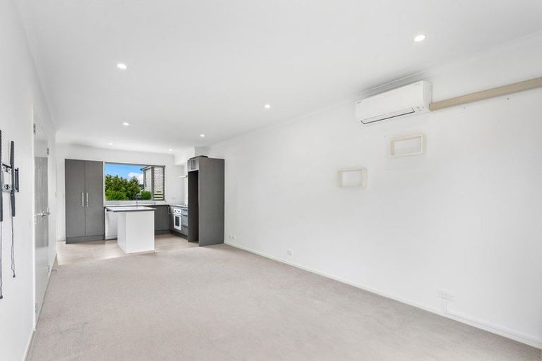 Photo of property in 16 Shelduck Way, Hobsonville, Auckland, 0616