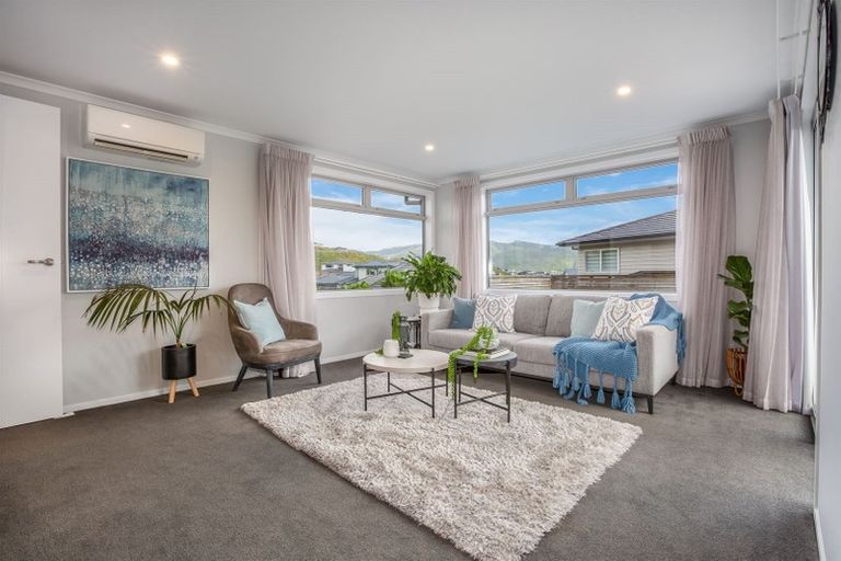 Photo of property in 7 Waitaria Terrace, Aotea, Porirua, 5024