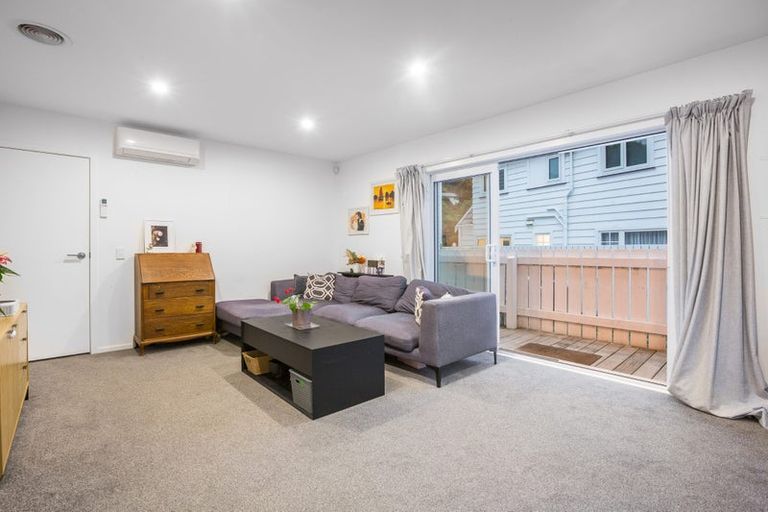 Photo of property in 59b Larsen Crescent, Tawa, Wellington, 5028
