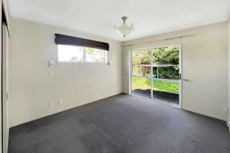 Photo of property in 54 Dalfield Place, Highbury, Palmerston North, 4412