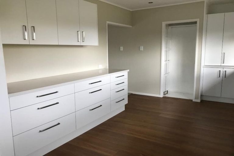 Photo of property in 1/37 Elliott Avenue, Bayview, Auckland, 0629