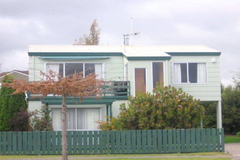 Photo of property in 12 Ward Place, Richmond Heights, Taupo, 3330
