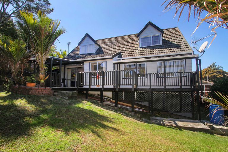 Photo of property in 1/18 Teviot Place, Totara Vale, Auckland, 0629