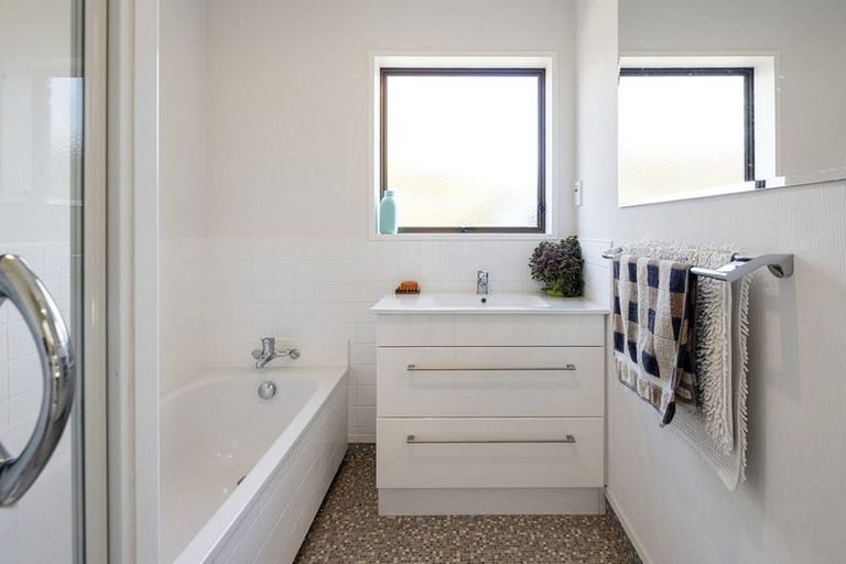 Photo of property in 166 Racecourse Road, Cambridge, 3493