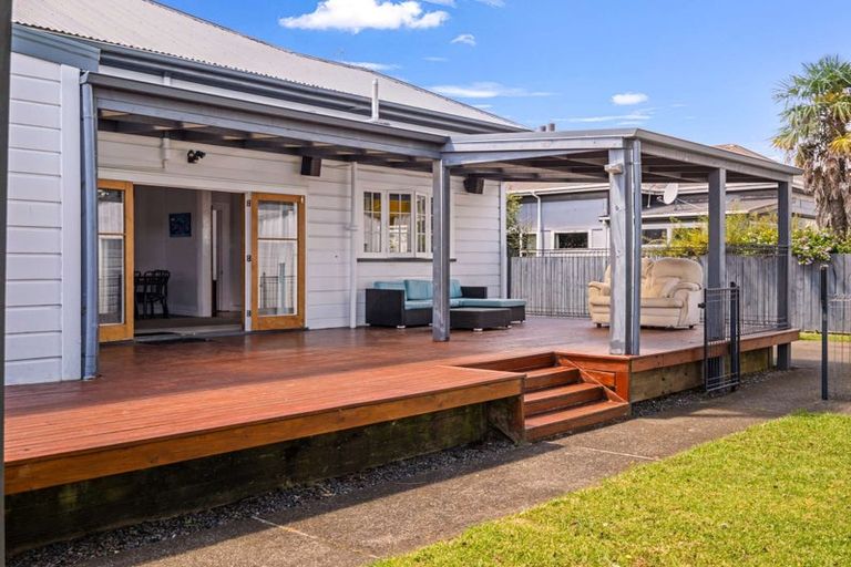Photo of property in 11 Hurworth Place, College Estate, Whanganui, 4500