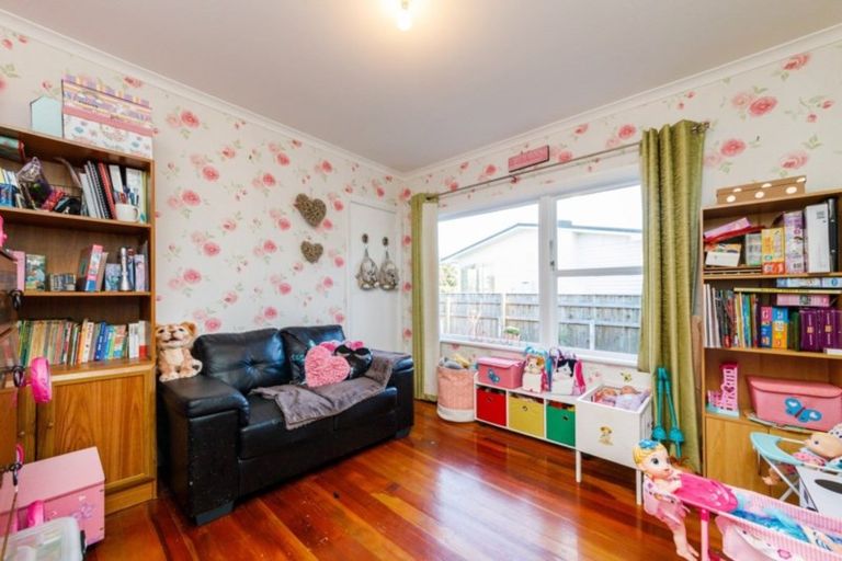 Photo of property in 16 Buick Crescent, Awapuni, Palmerston North, 4412