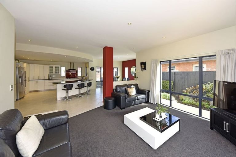 Photo of property in 8 Janal Place, Northwood, Christchurch, 8051