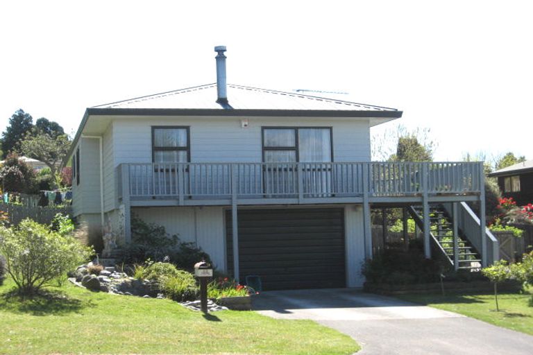 Photo of property in 18 Shera Street, Acacia Bay, Taupo, 3330